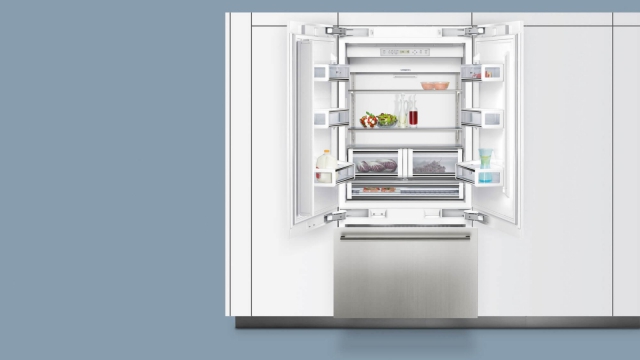 Вбудований холодильник Siemens CI36BP01