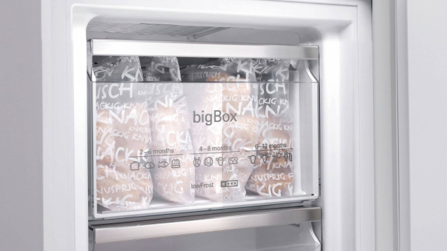 Вбудований холодильник з нижньою морозильною камерою Siemens KI87SAF30