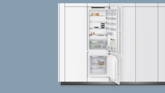 Вбудований холодильник з нижньою морозильною камерою Siemens KI87SAF30