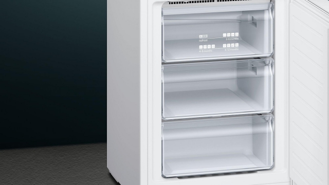 Холодильник з нижньою морозильною камерою Siemens KG39NXW306